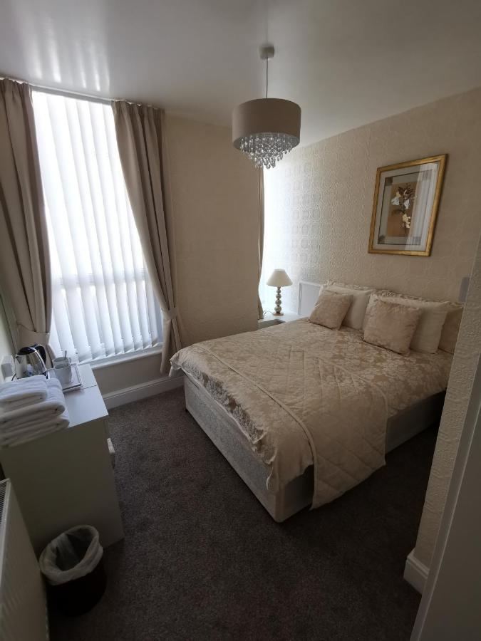 The Stafford Bed and Breakfast Blackpool Eksteriør billede